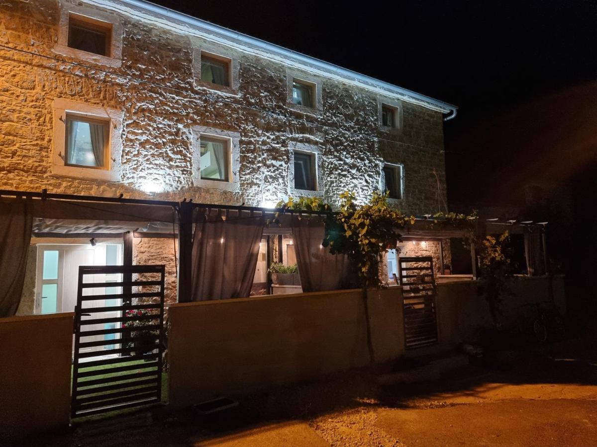 Vela & Vega Apartamento Višnjan Exterior foto